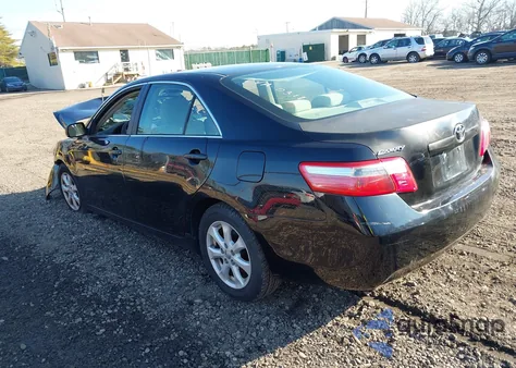 2007 Toyota Camry Le z USA, uszkodzony, nr VIN 4T1BE46KX7U511045